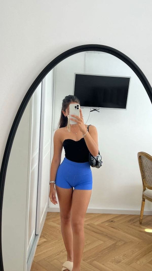 image 6 in meer selfies gallery