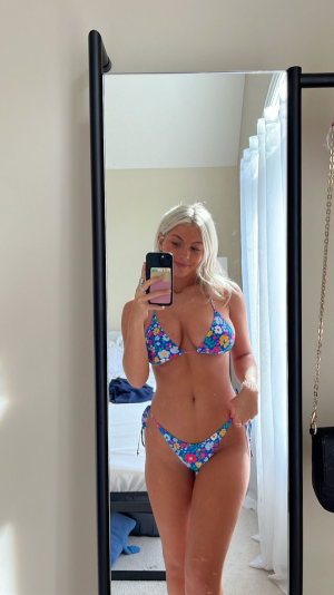 image 7 in meer selfies gallery