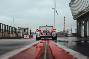 image P90417842_highRes_bmw-m2-cs-racing-by- in Misselijkmakende BMW gallery