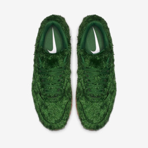image 1 in Nike Gras gallery