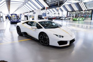 image 5 in Pauselijke Lambo gallery
