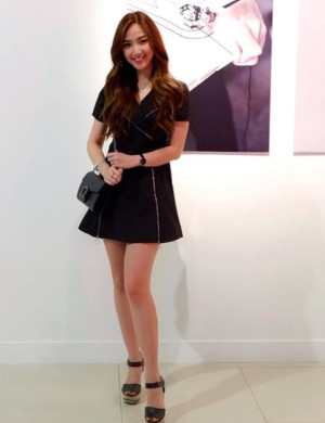 image 4 in qi min gallery