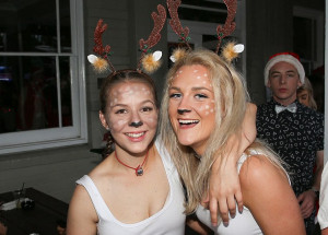 image 11 in Santa Pub Crawl gallery