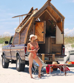 image 13 in Sara Underwood Peper gallery