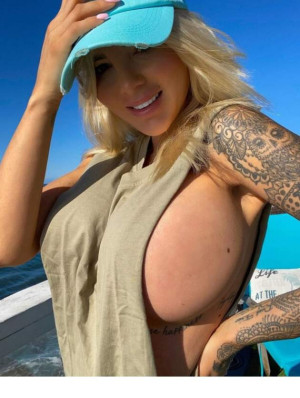 image 15 in sideboob2 gallery