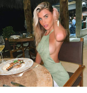 image 6 in sideboob2 gallery