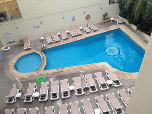 image 2 in slechte hotels gallery