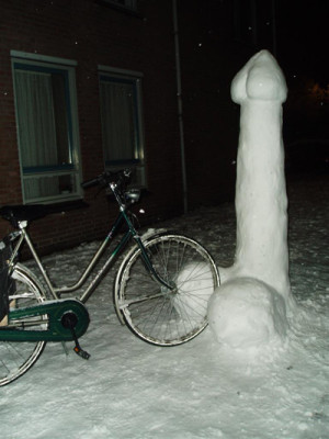 image 11 in sneeuwmannen gallery