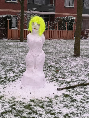 image 13 in sneeuwmannen gallery