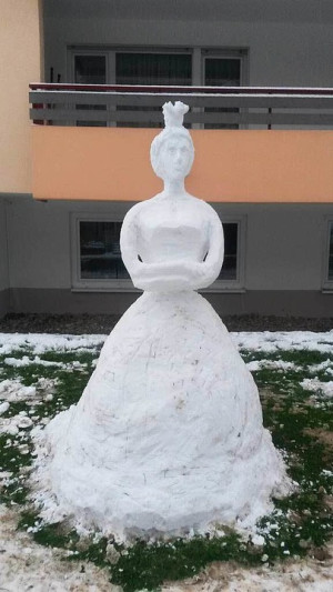 image 6 in sneeuwmannen gallery
