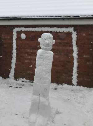 image 10 in sneeuwmannen gallery