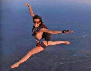 image Nakedskydive in Stuntvrouw gallery