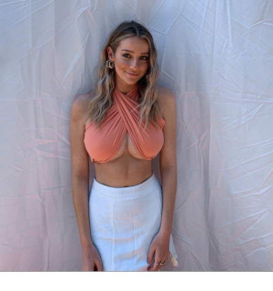 image 6 in underboob gallery