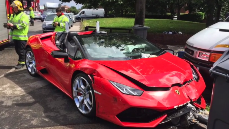 Jongeman rijdt gehuurde Lamborghini in de prak