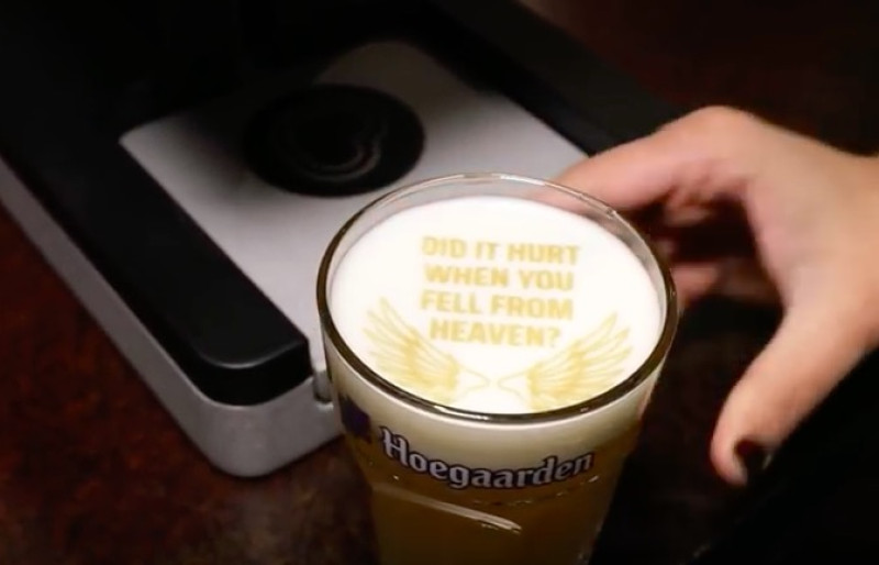 Print eens een persoonlijke boodschap op een vers getapte pint (video)