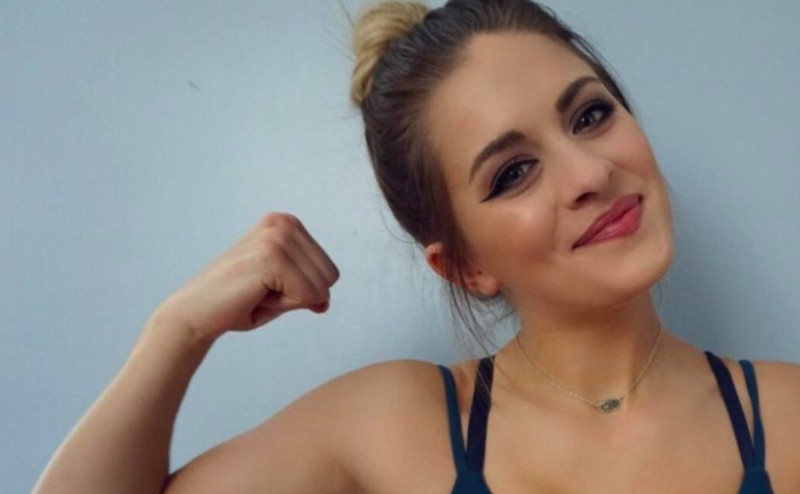 Whitney Simmons: geen begeerlijk blondje om zonder handschoenen aan te pakken (foto’s)