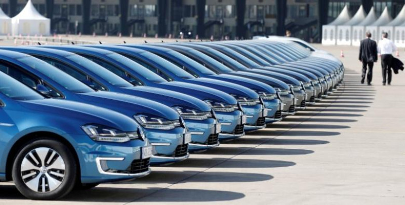 Zoveel verdienen automerken per verkochte auto