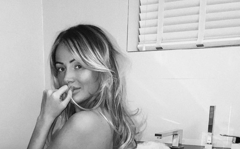 Textielloze Olivia Attwood schaamt zich om haar lippen (foto’s)
