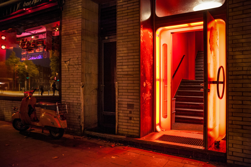 Miljonair 'verstopt' luxe prostitutienetwerk in het volle zicht