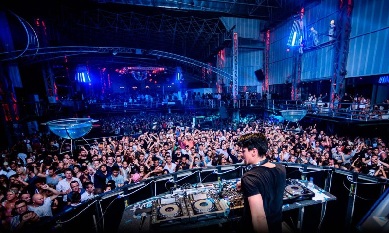 ASL Fly Executive: vlieg als een rockster naar Ibiza