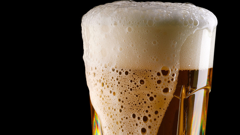 Daarom krijg je in Japan altijd een pint met perfecte schuimkraag geserveerd (video)