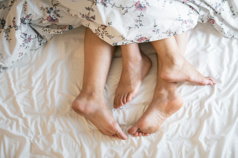 Dit zegt je slaappositie over je relatie