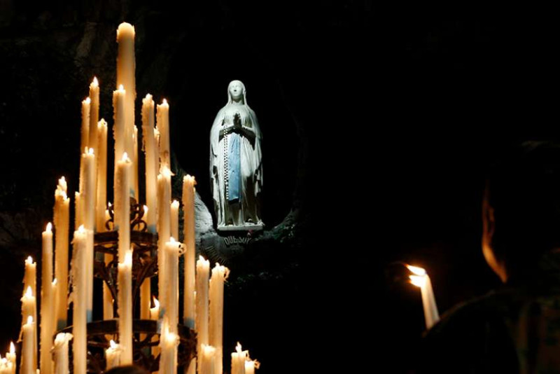 Wat wil Lourdes bewijzen met het ophangen van zoveel camera’s ?