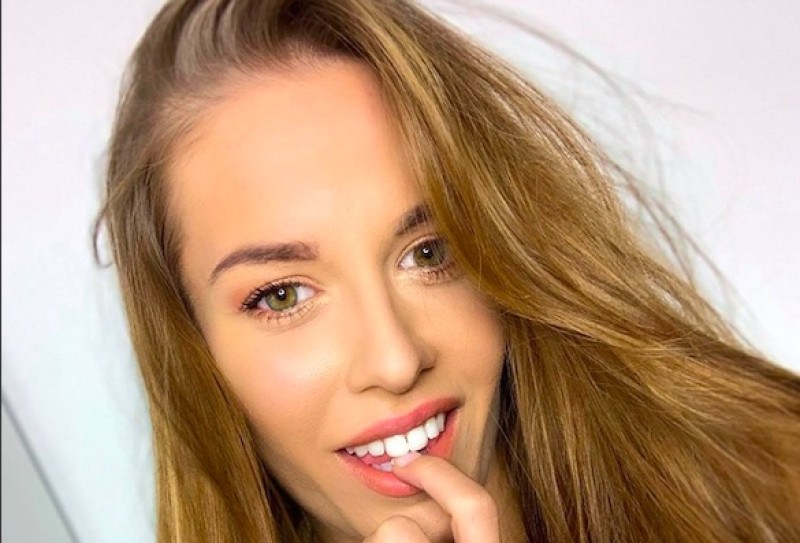 Deze ranke brunette vraagt onze aandacht (foto’s)