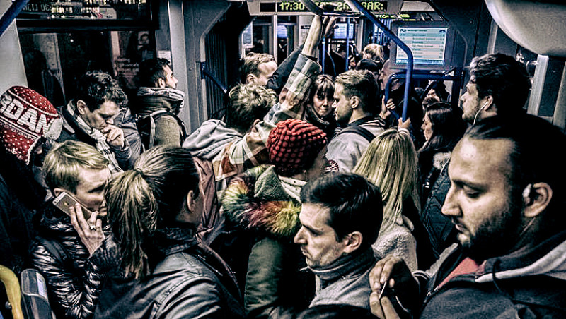 Duurdere tickets moeten de bussen leger maken