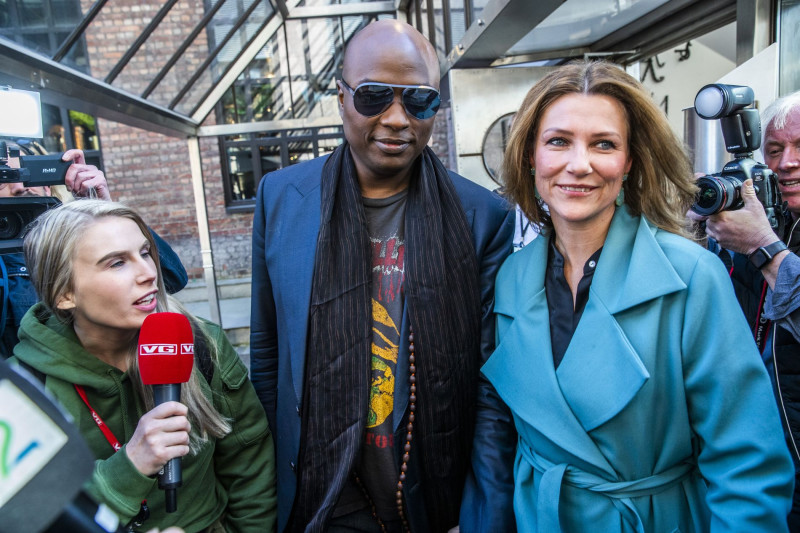 Noorse Prinses Märtha doet het 4 keer per dag met haar sjamaan
