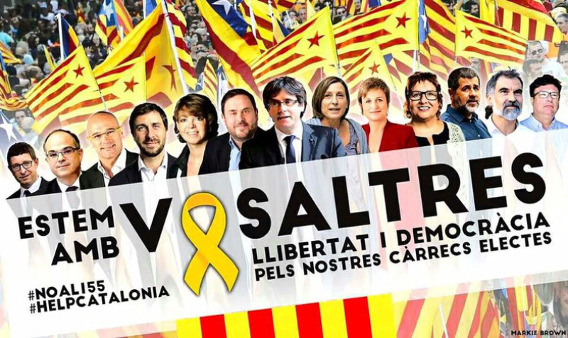 Puigdemont biedt zich aan bij het gerecht en dat laat hem weer vrij