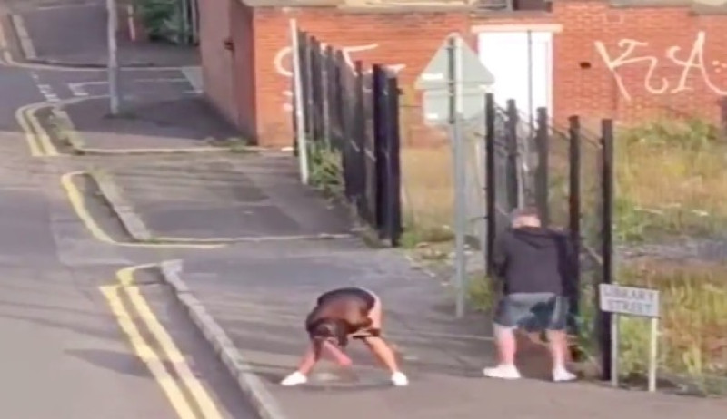 Zatte Zino en dronken Daisy gaan samen stappen (video)