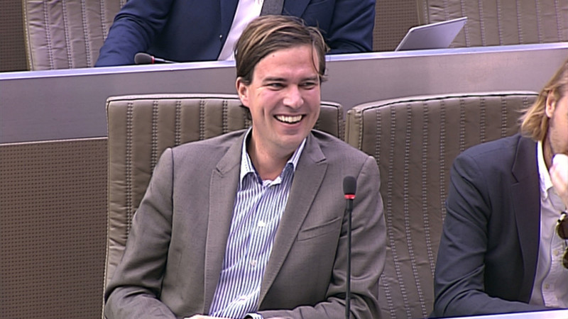 Open Vld’er De Clerq koopt verlovingsring voor Magnette