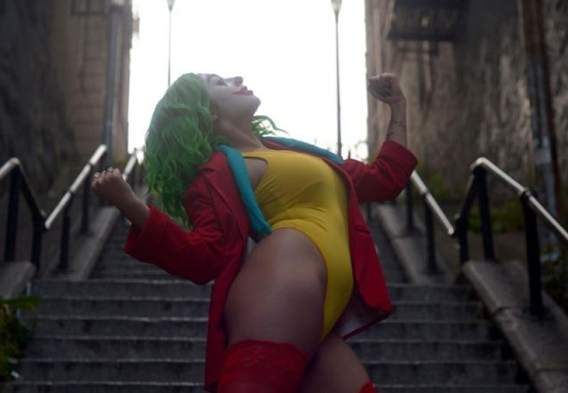 Cosplay-model gaat voor sexy Joker maar krijgt onverwachte respons (foto's)