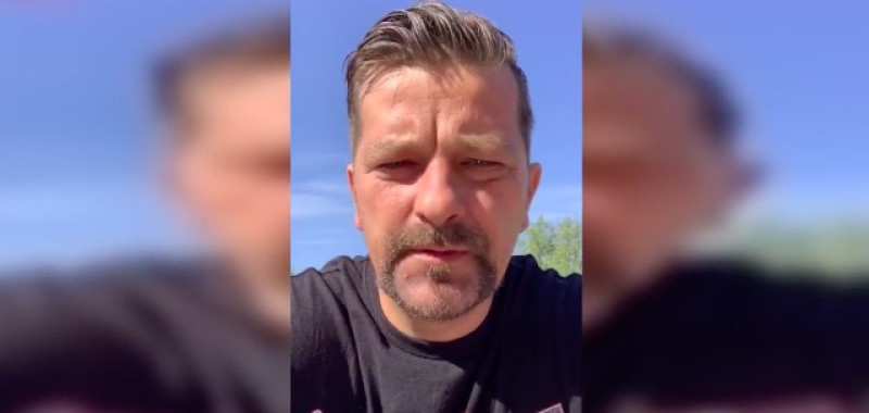 Vlaming neemt 3 meiden in huis tijdens lockdown, smeekt nu om hulp (video)