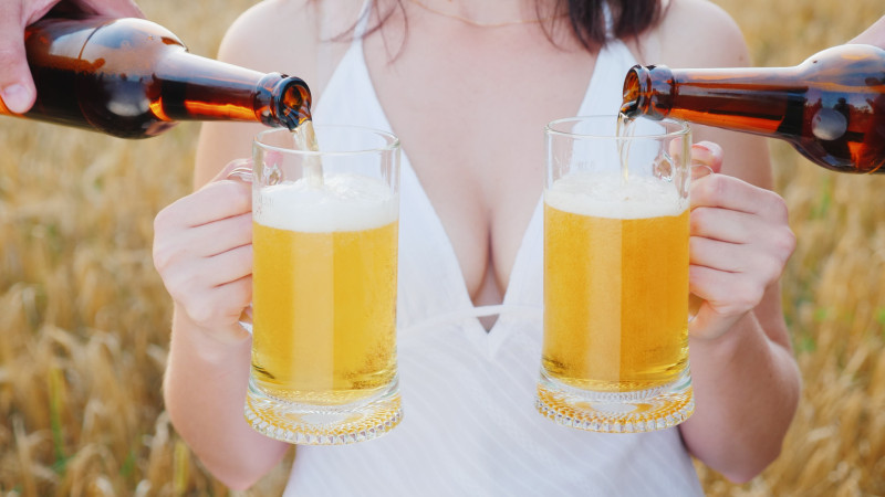 Antwerpse cafébaas vraagt verhoging bierprijzen: "In België betalen we te weinig voor bier"