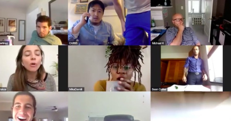 Man vergeet camera uit te zetten na meeting en gaat stoksnokken (video)