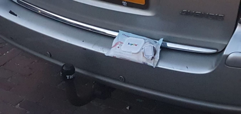 “Meneer de trekhaakn3uker, je billendoekjes liggen klaar!” (video)