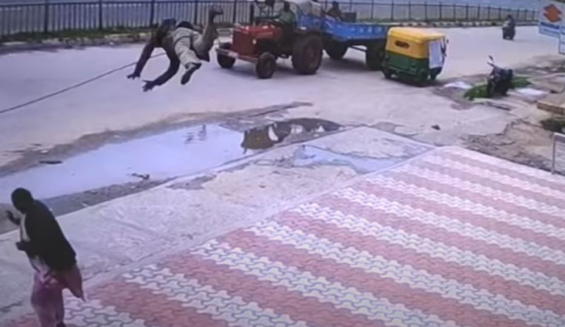 Arbeider transformeert in menselijke raket nadat kabel knapt (video)