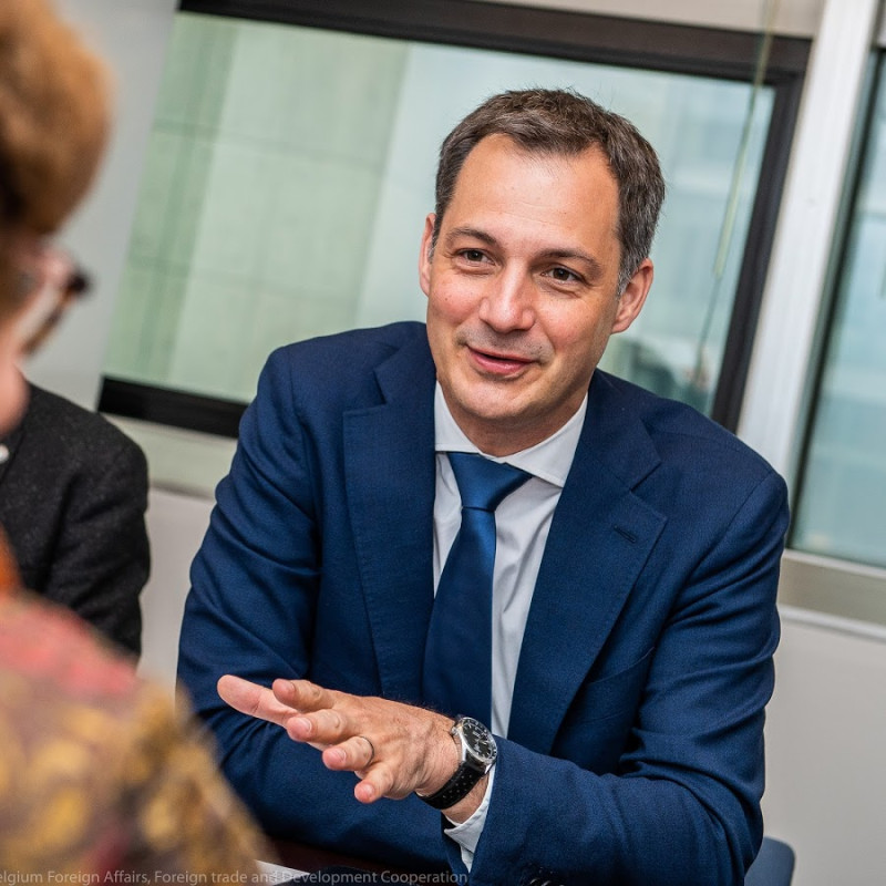 De schuchtere eerste stappen van politicus De Croo jr
