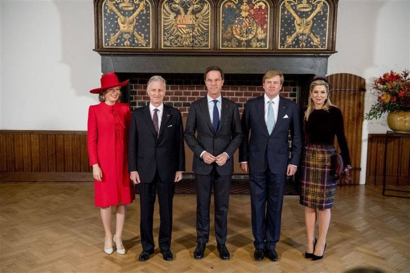 Waarom verdient Filip het dubbele van Willem-Alexander?