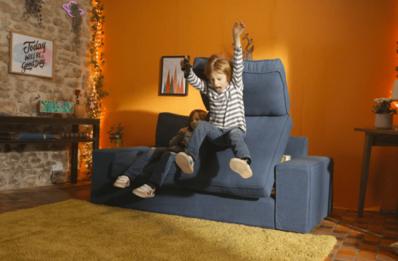 Deze zetel gooit je schermpjesverslaafde kinderen letterlijk weg (video)