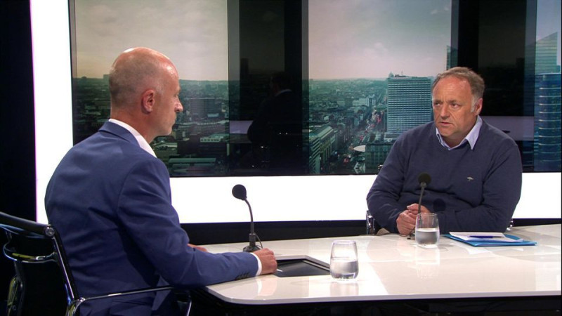 Krijgen virologen op tv een vergoeding?