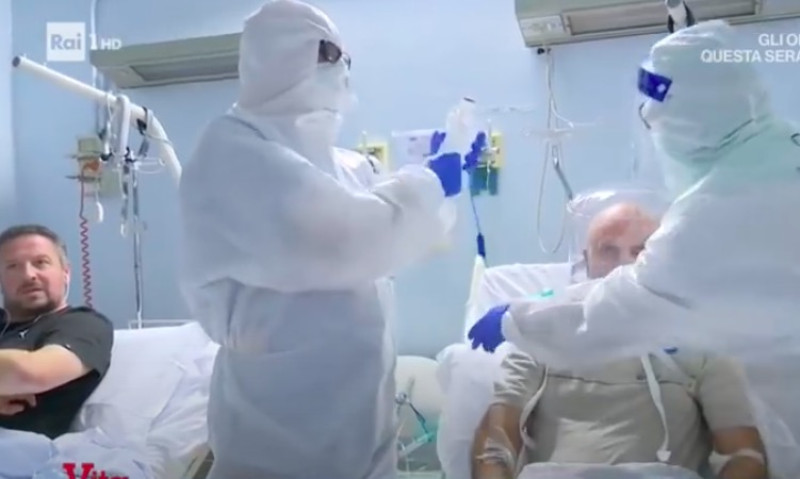 Hilarisch: corona-toneelstukje in ziekenhuis loopt helemaal fout (video)