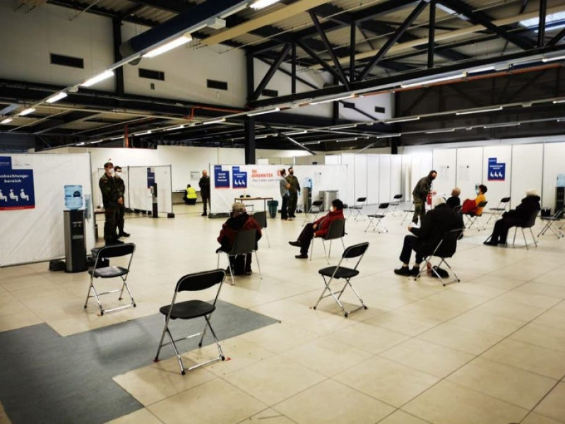 Artsen van Vlaamse vaccinatiecentra verdienen 4.820 euro... per week