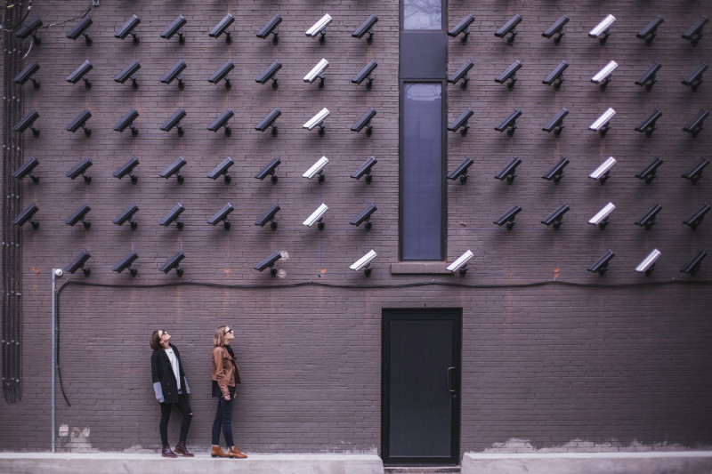 Verzet tegen biometrisch toezicht bij Europese Commissie