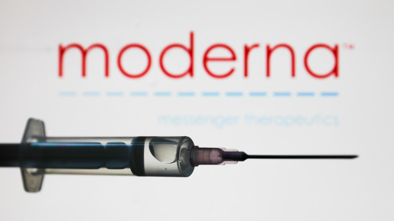 Coronavaccin Moderna levert vooral Europese meldingen van mogelijke bijwerkingen bij vrouwen op