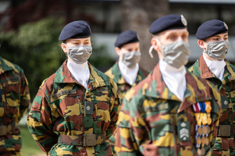 Prinses Elisabeth laat zich nog eens zien, met mondmasker