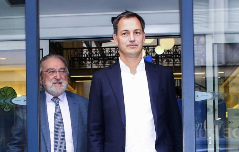Alexander moet Herman verdedigen in het parlement