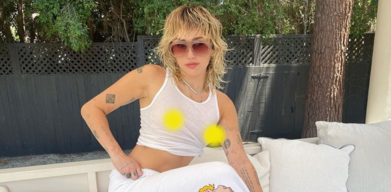 Topje van Miley Cyrus laat weinig over aan de verbeelding ( foto’s)